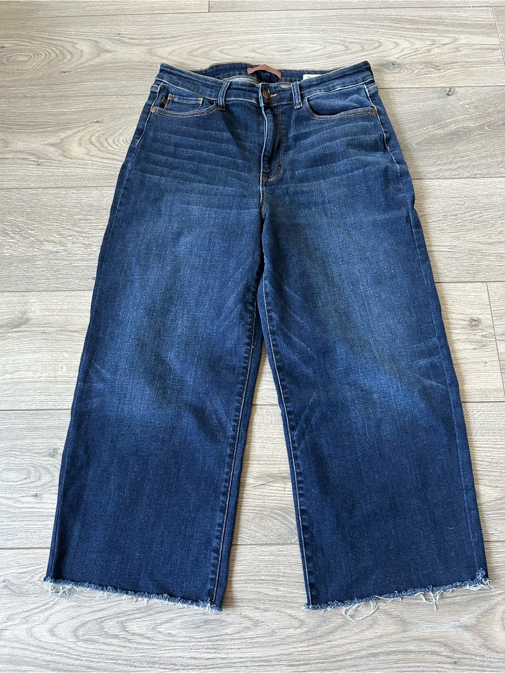 Judy Blue Ankle Wide Frayed Hem Jeans Size 30